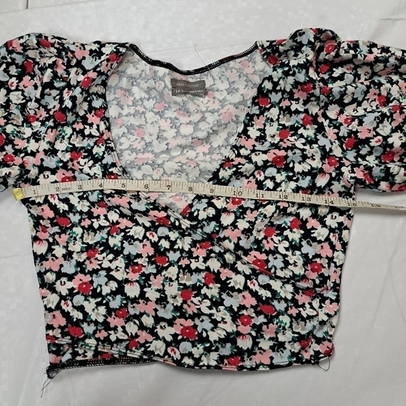 URBAN Outfitters Puff Sleeve Cropped Top - Picture 10 of 12